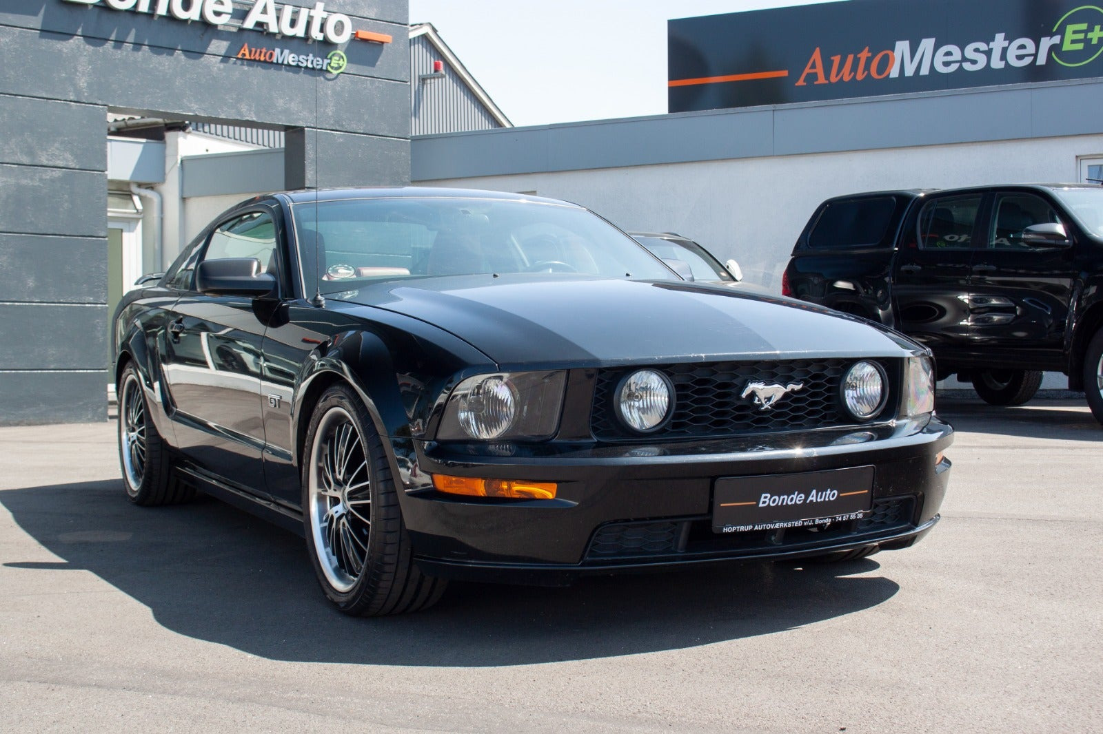 Sort Ford Mustang fra 2004