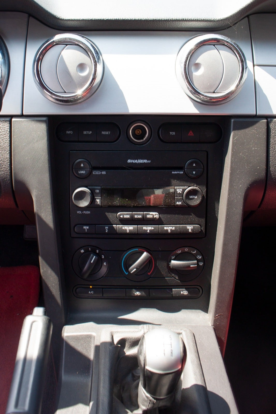 Sort Ford Mustang fra 2004