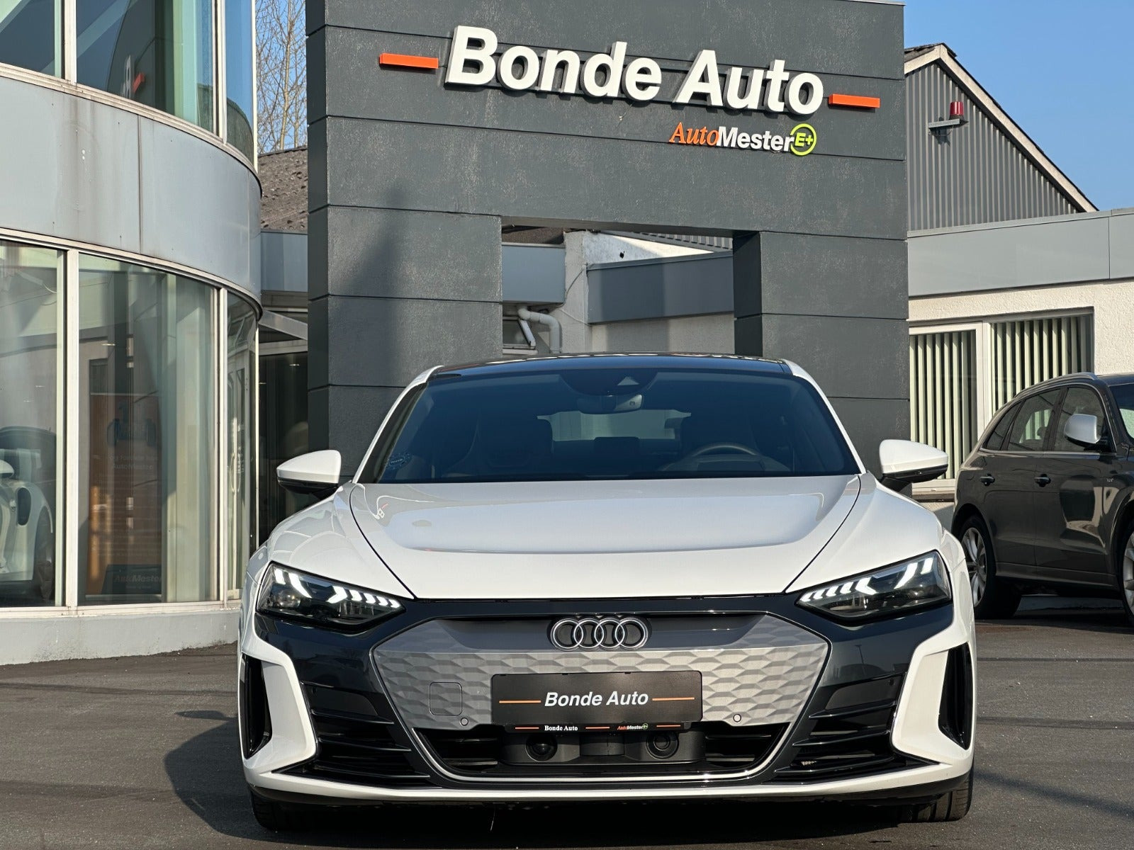 Hvid Audi e-tron GT fra 2023