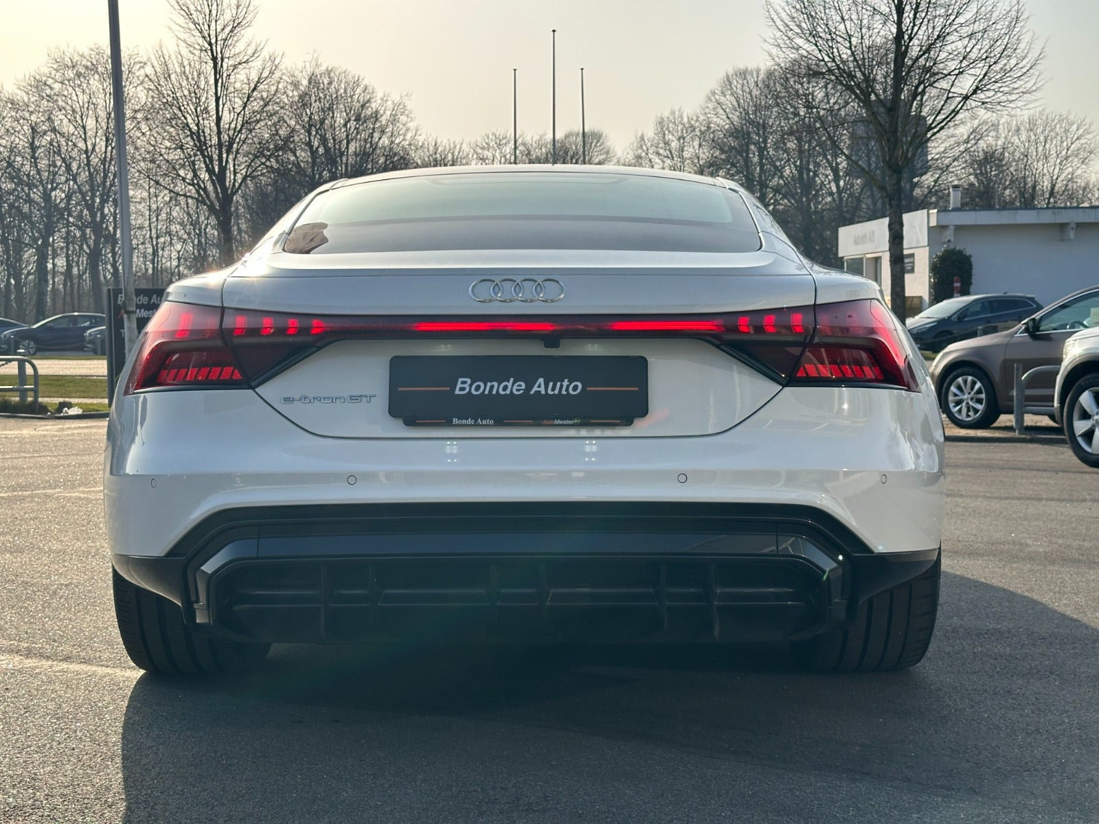 Hvid Audi e-tron GT fra 2023
