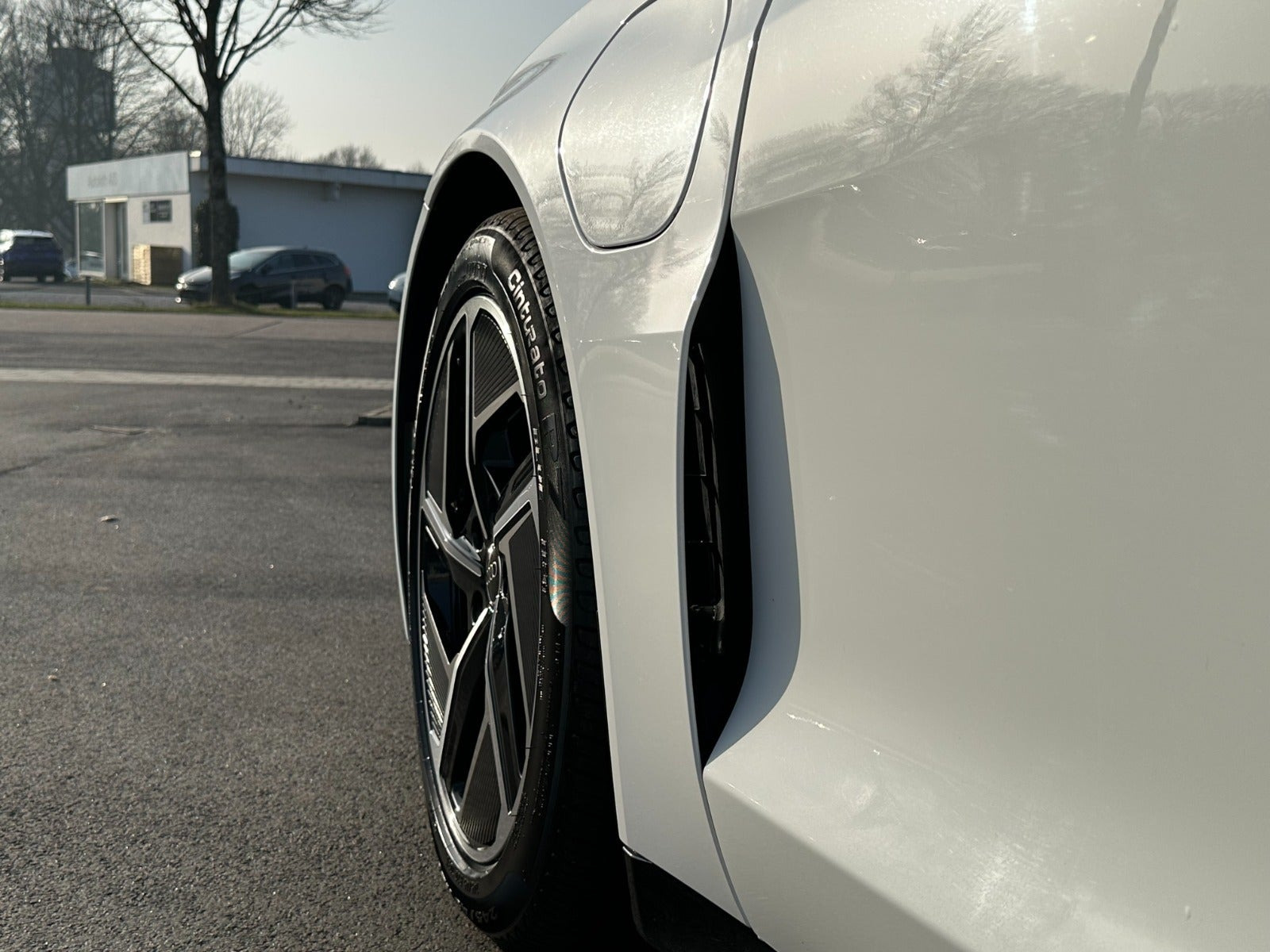 Hvid Audi e-tron GT fra 2023