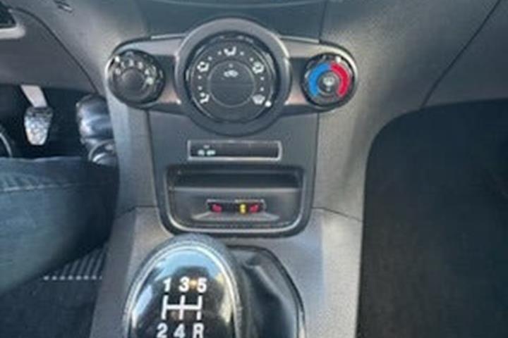 Sort Ford Fiesta fra 2015