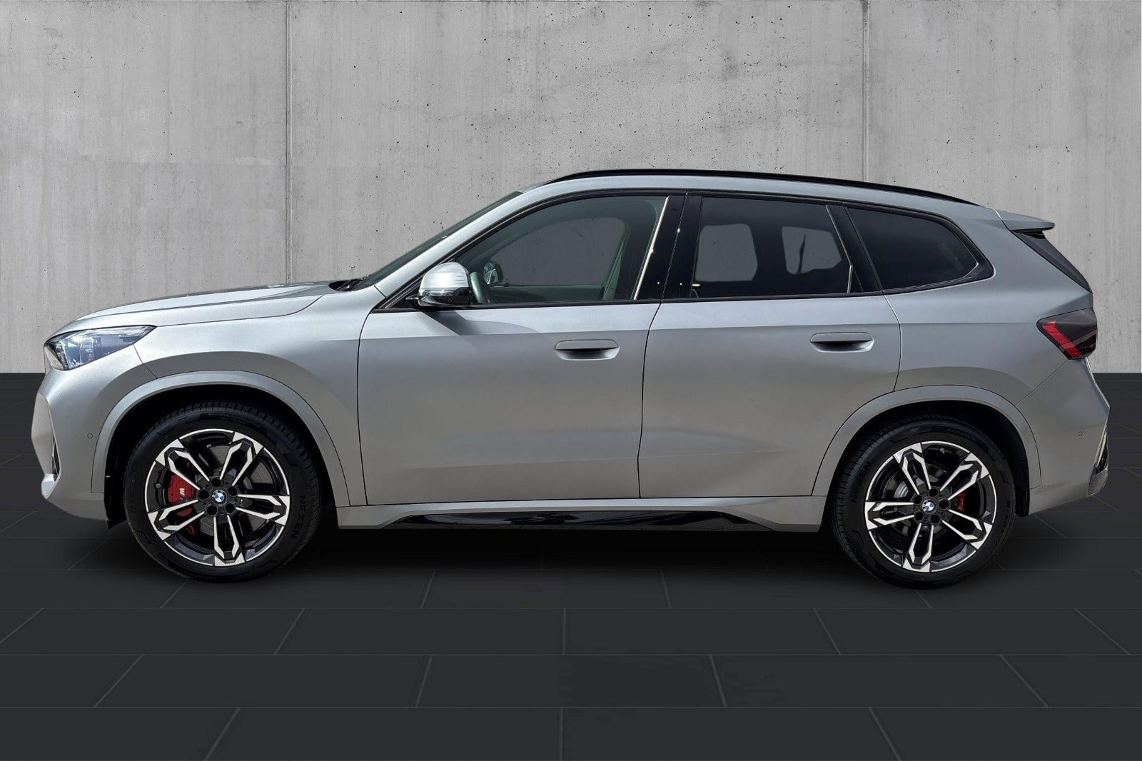 Grå BMW iX1 fra 2027