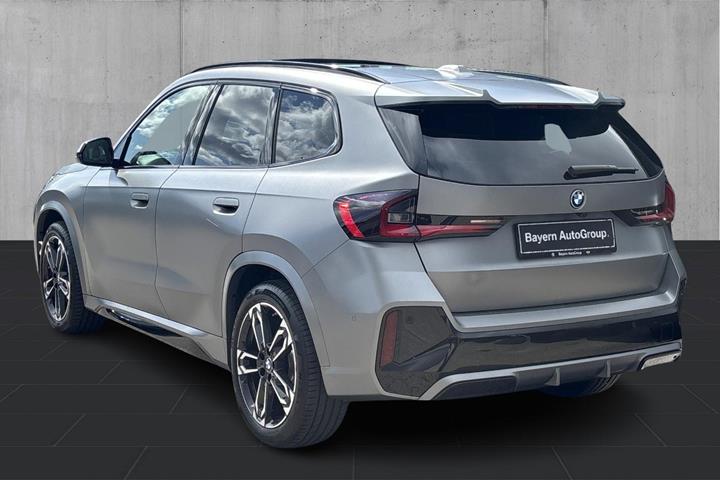 Grå BMW iX1 fra 2027