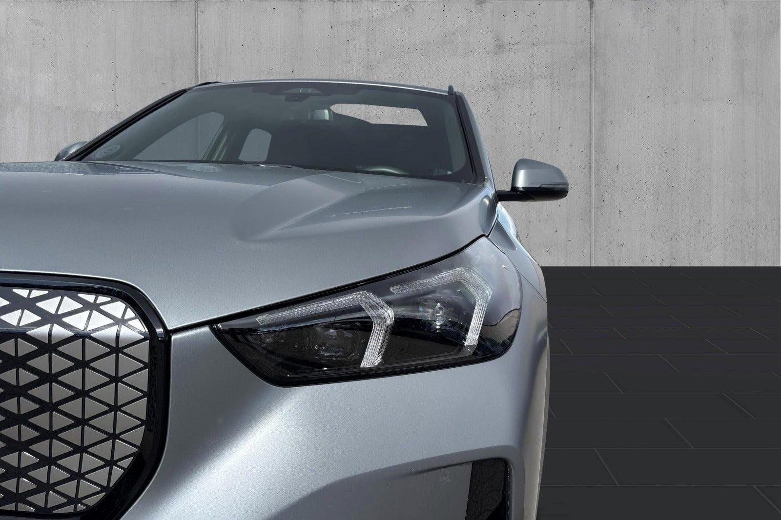 Grå BMW iX1 fra 2027