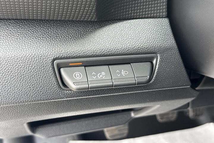 Hvid Renault Trafic fra 2025