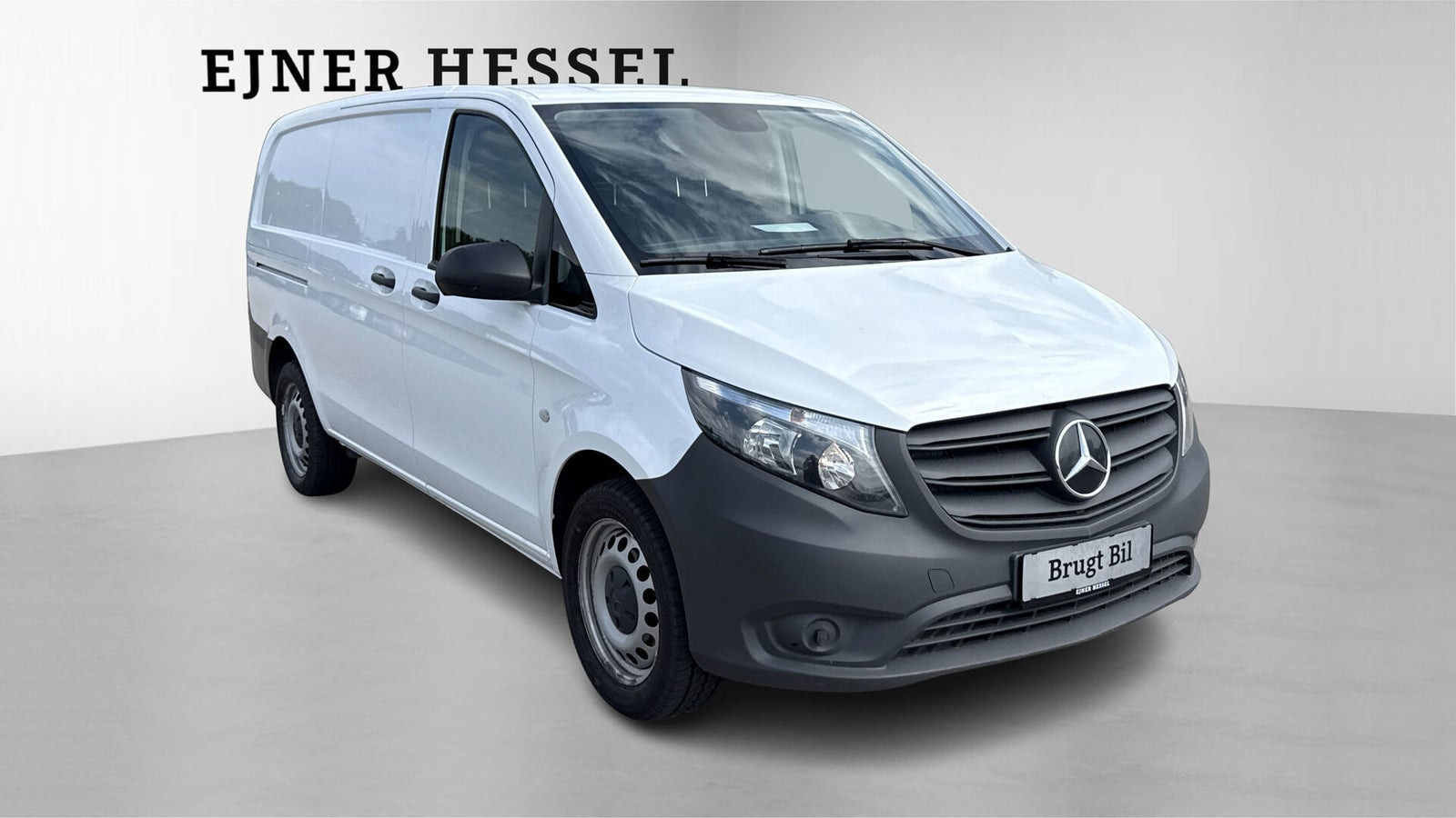 Hvid Mercedes Vito 114 fra 2023