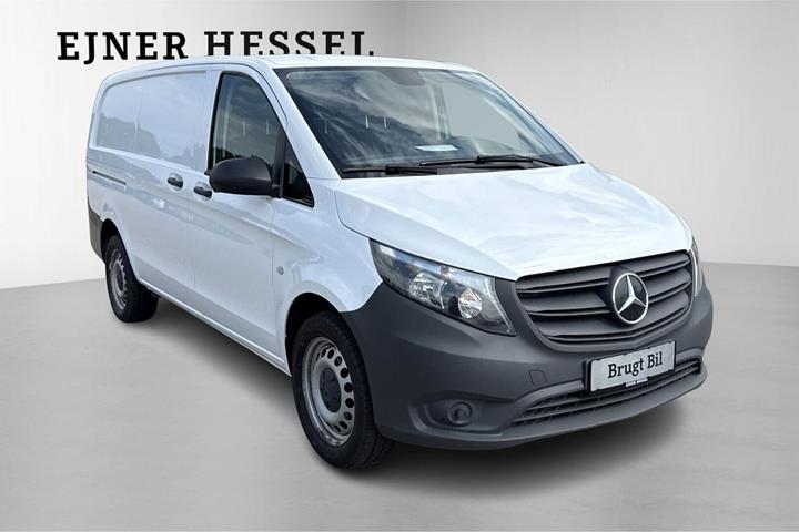 Hvid Mercedes Vito 114 fra 2023