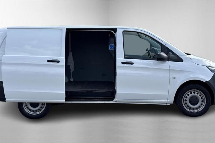 Hvid Mercedes Vito 114 fra 2023