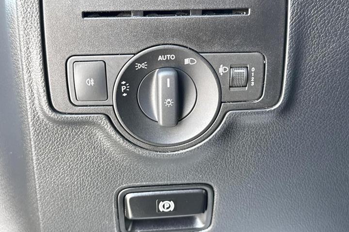 Hvid Mercedes Vito 114 fra 2023