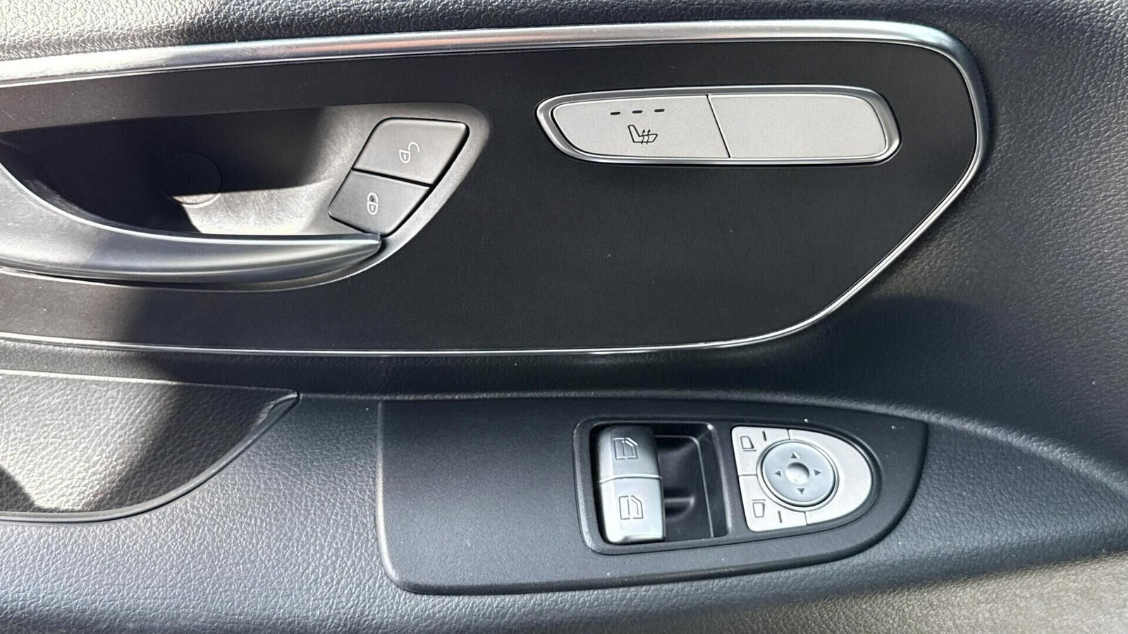 Hvid Mercedes Vito 114 fra 2023