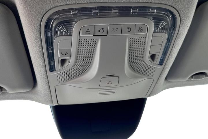Hvid Mercedes Vito 114 fra 2023