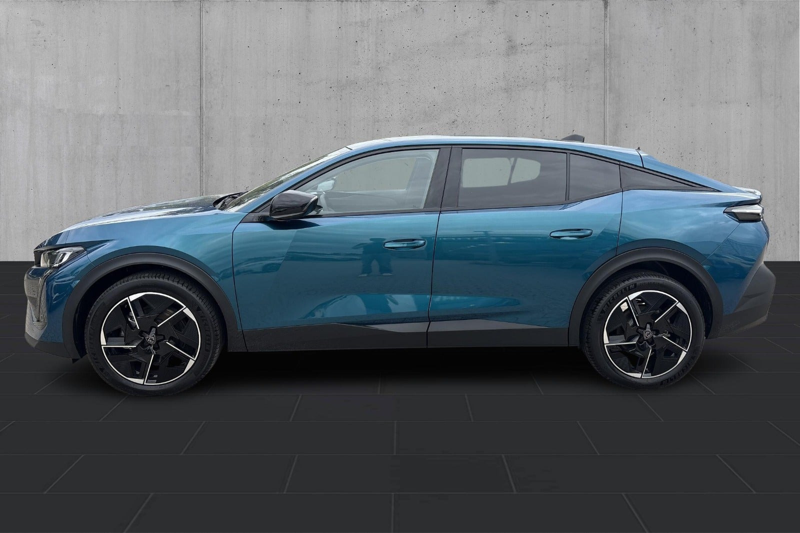 Grøn Peugeot e-408 fra 2026