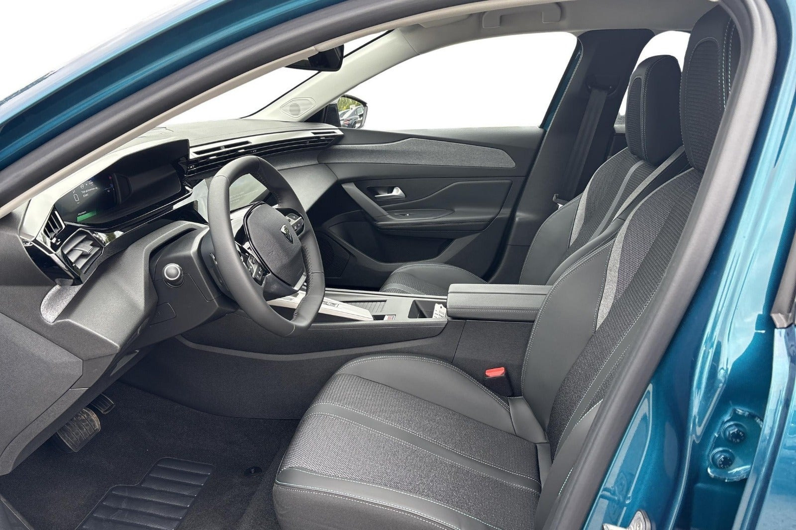 Grøn Peugeot e-408 fra 2026