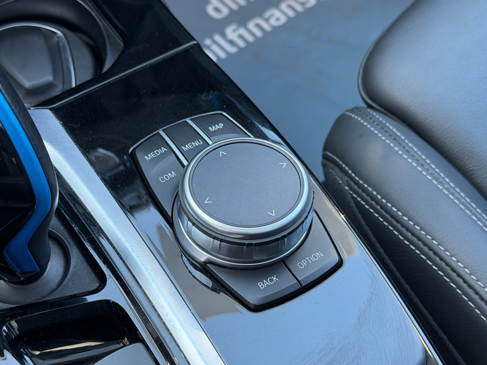 Grå BMW iX3 fra 2021