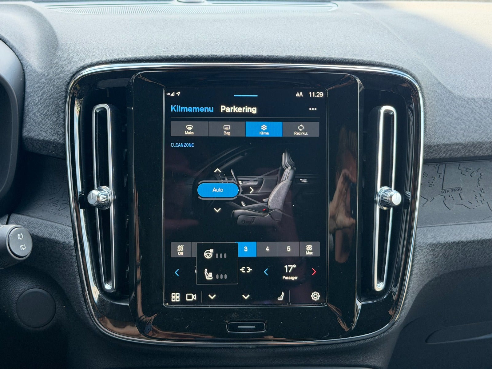 Sølv Volvo XC40 fra 2023
