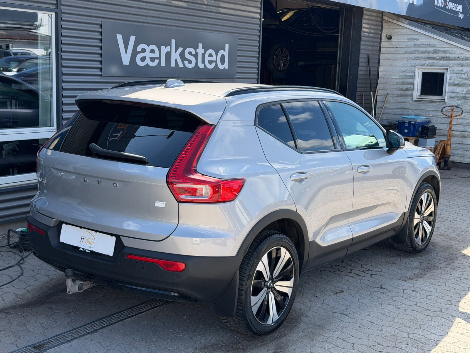 Sølv Volvo XC40 fra 2023