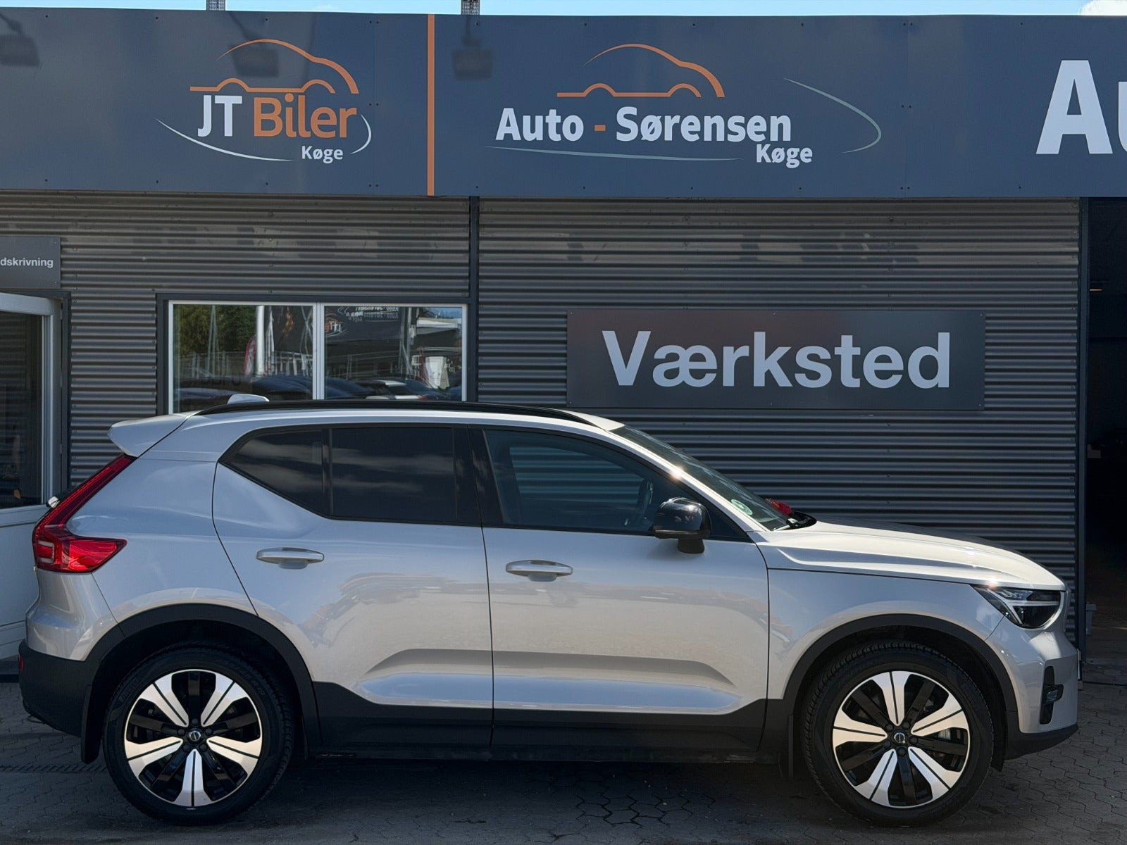 Sølv Volvo XC40 fra 2023