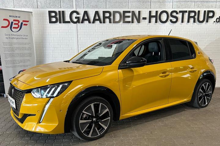 Gul Peugeot e-208 fra 2022