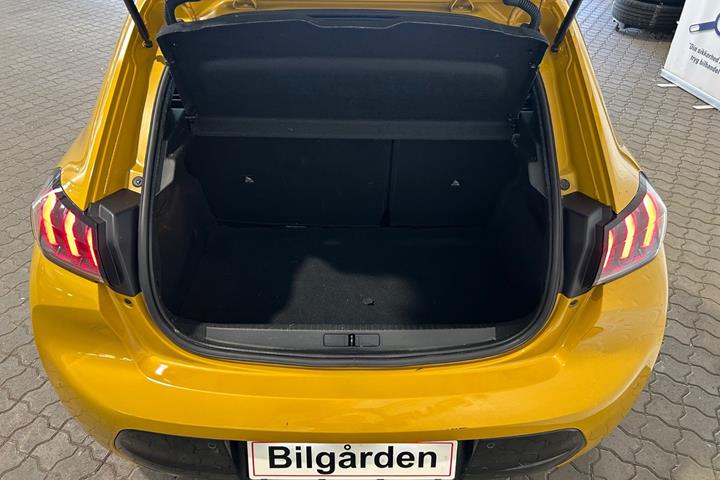 Gul Peugeot e-208 fra 2022