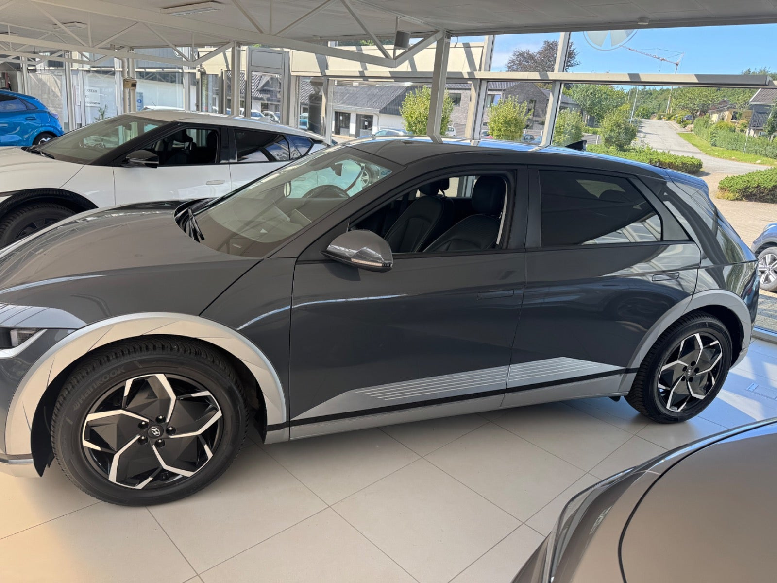 Grå Hyundai Ioniq 5 fra 2023
