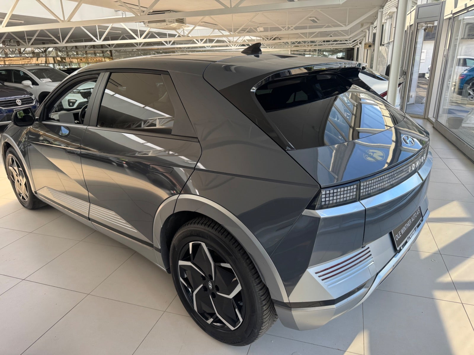 Grå Hyundai Ioniq 5 fra 2023