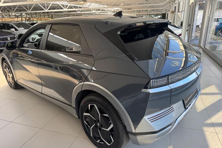 Grå Hyundai Ioniq 5 fra 2023