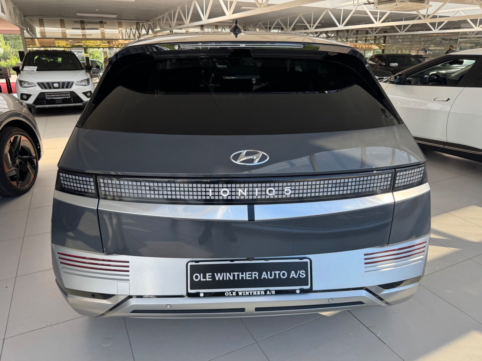 Grå Hyundai Ioniq 5 fra 2023