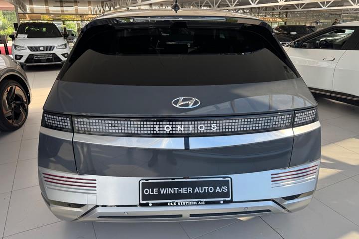 Grå Hyundai Ioniq 5 fra 2023