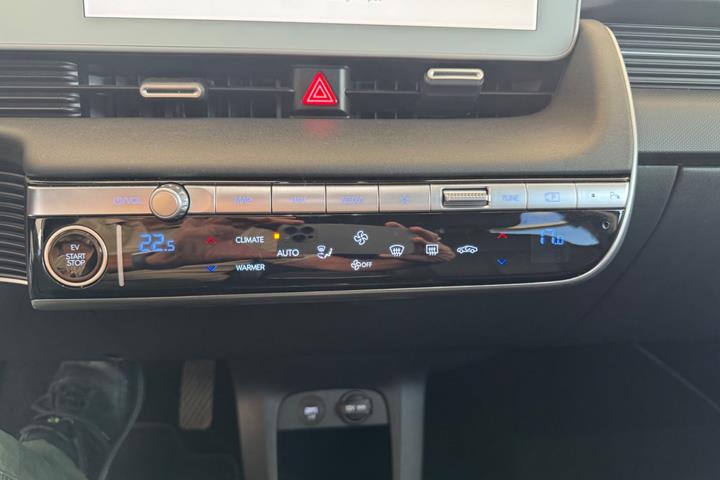 Grå Hyundai Ioniq 5 fra 2023