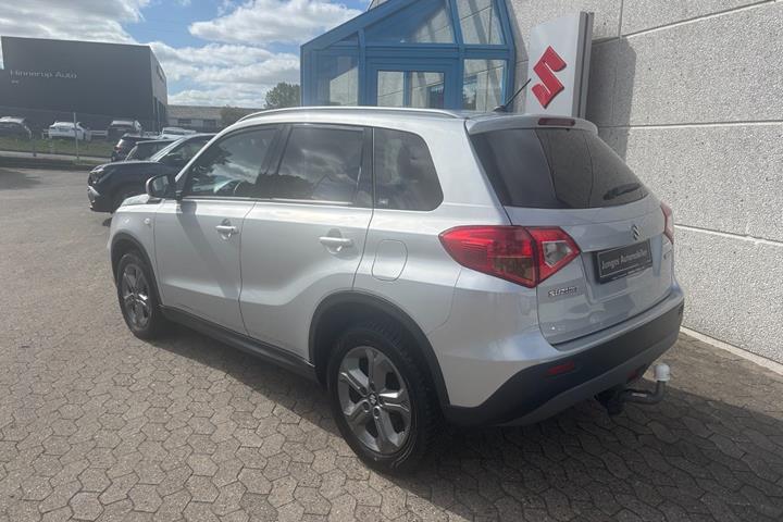Sølv Suzuki Vitara fra 2018