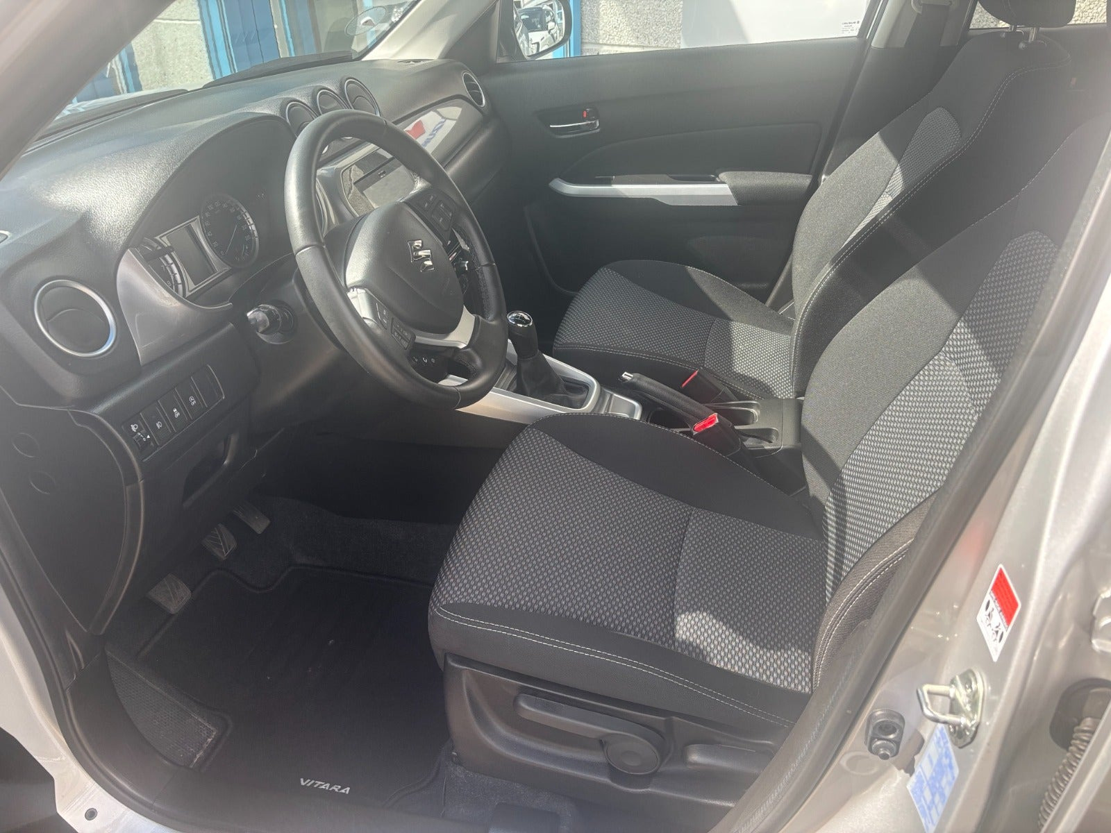 Sølv Suzuki Vitara fra 2018