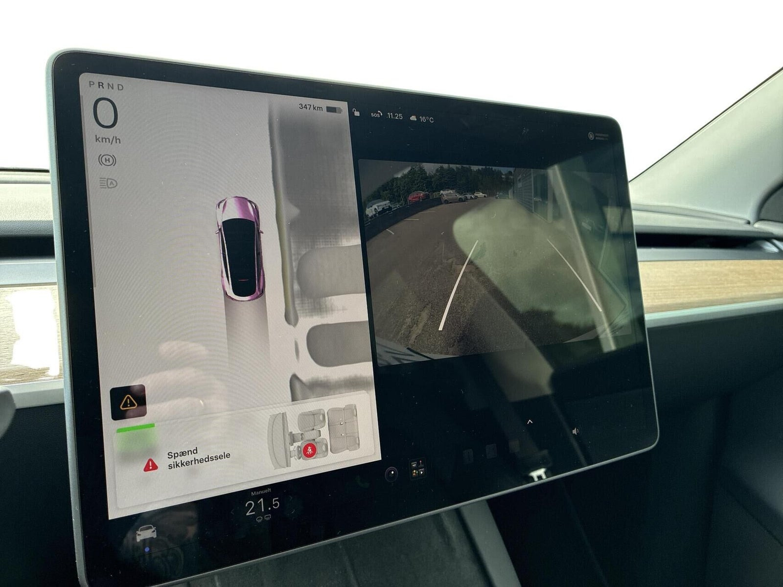 Hvid Tesla Model Y fra 2023