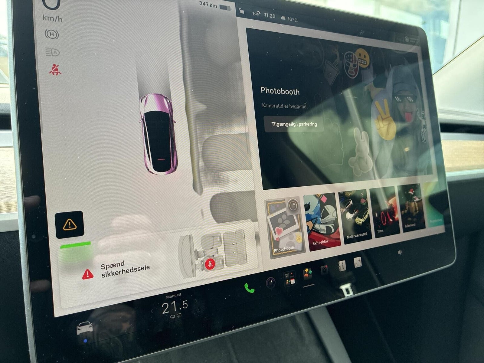 Hvid Tesla Model Y fra 2023