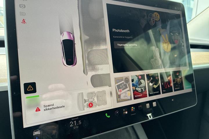 Hvid Tesla Model Y fra 2023
