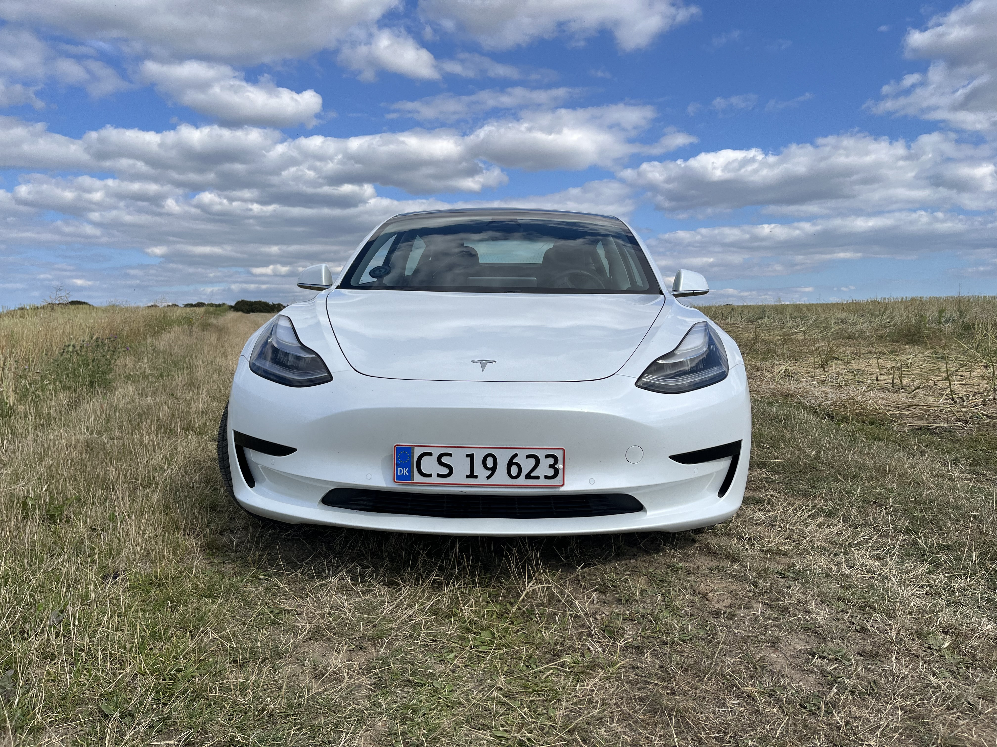 Hvid Tesla Model 3 fra 2020