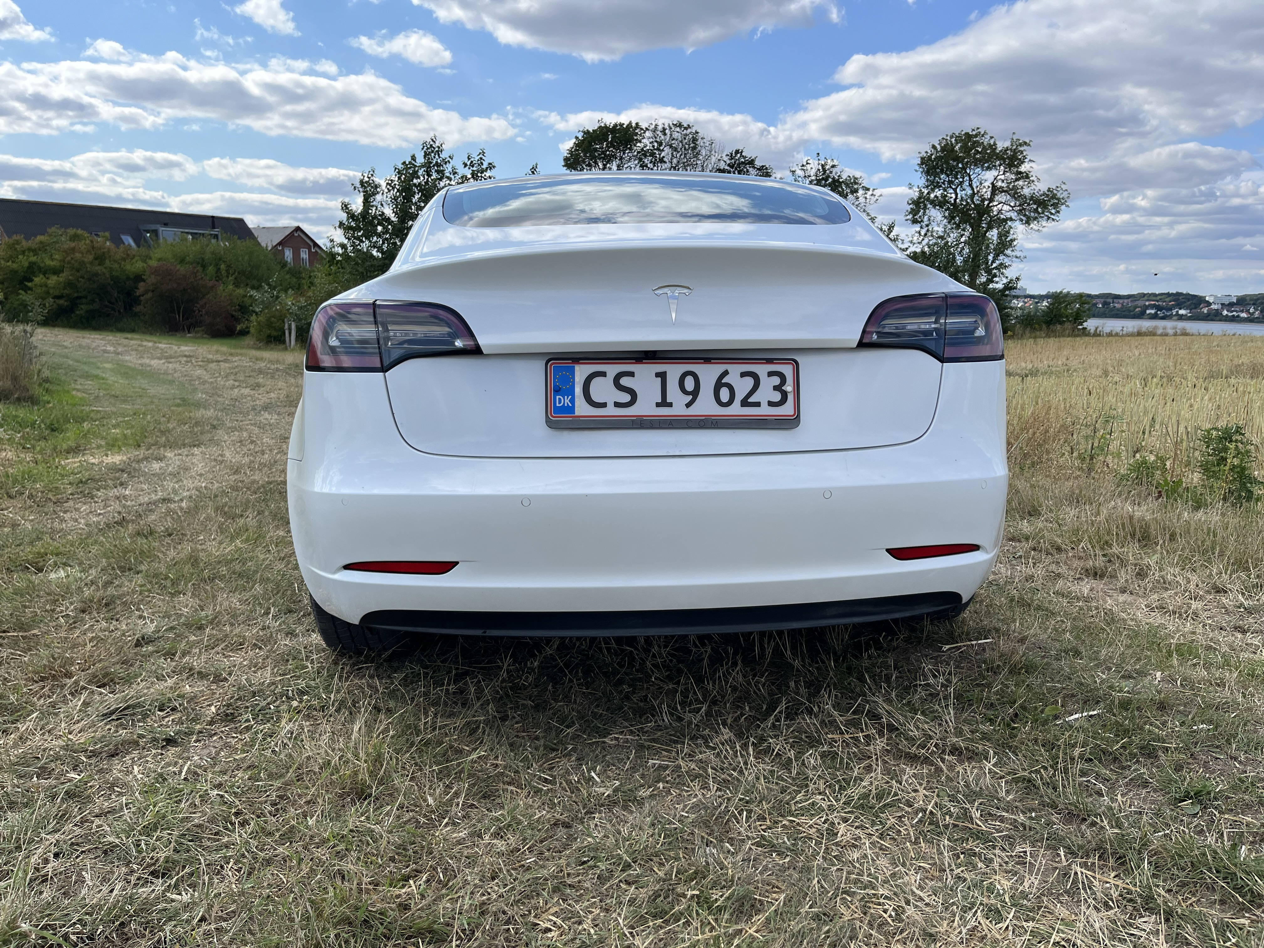 Hvid Tesla Model 3 fra 2020