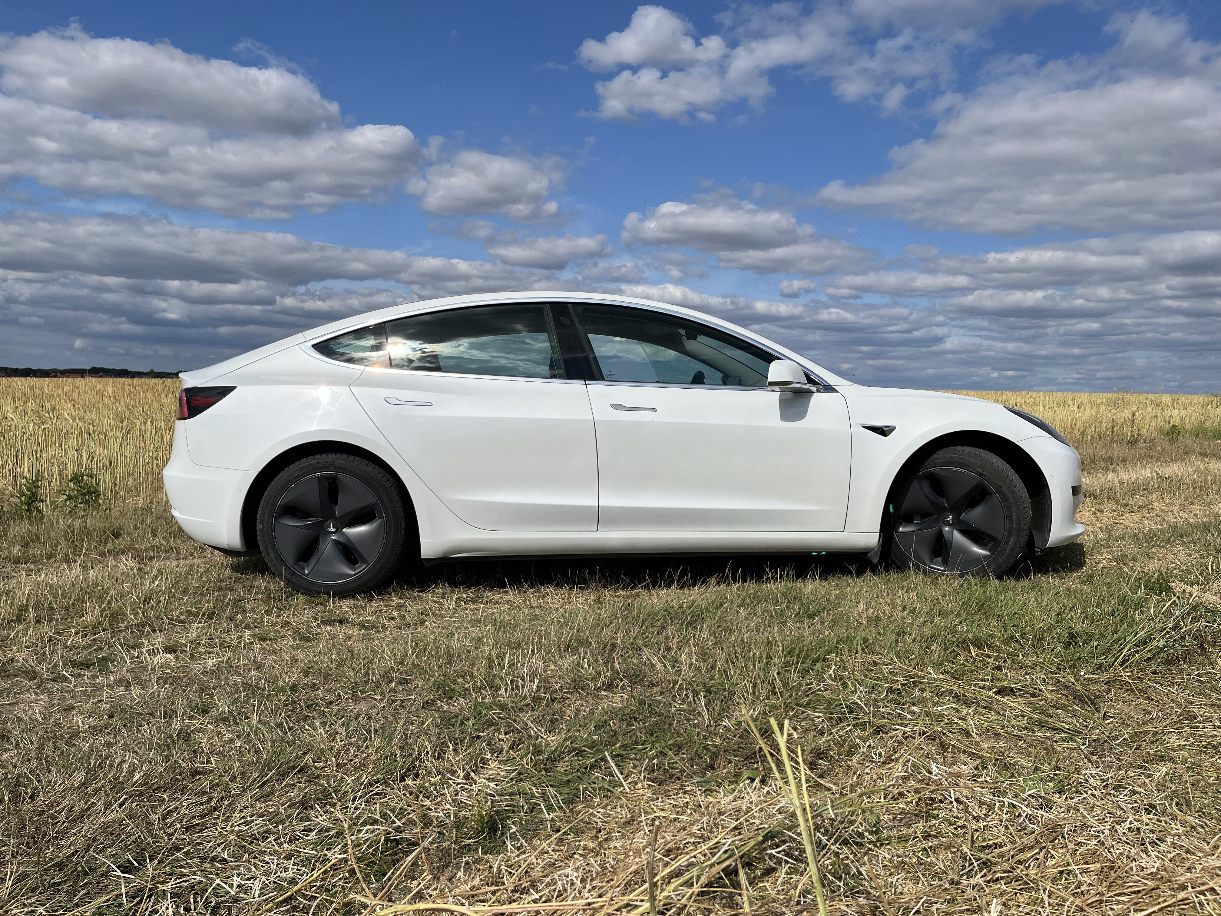 Hvid Tesla Model 3 fra 2020