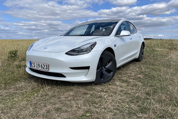 Hvid Tesla Model 3 fra 2020
