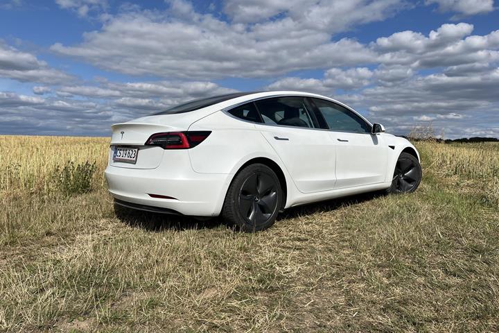 Hvid Tesla Model 3 fra 2020
