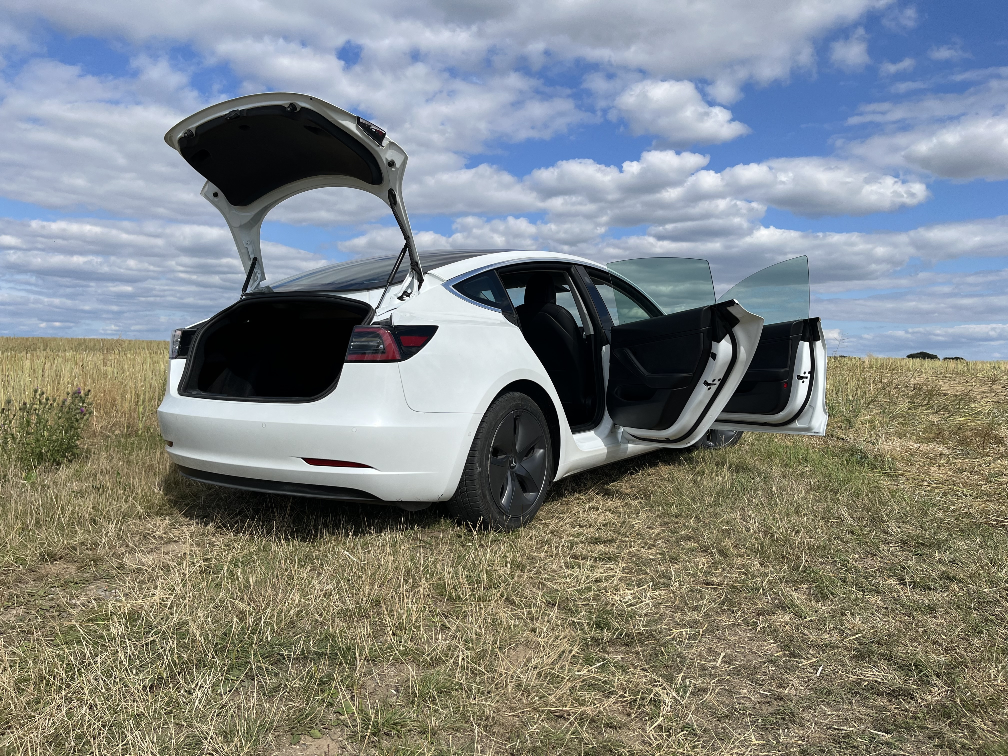Hvid Tesla Model 3 fra 2020