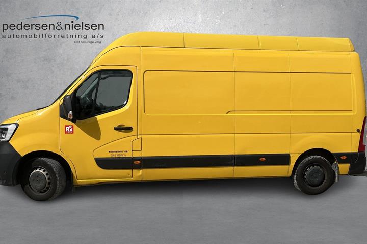 Gul Renault Master fra 2022
