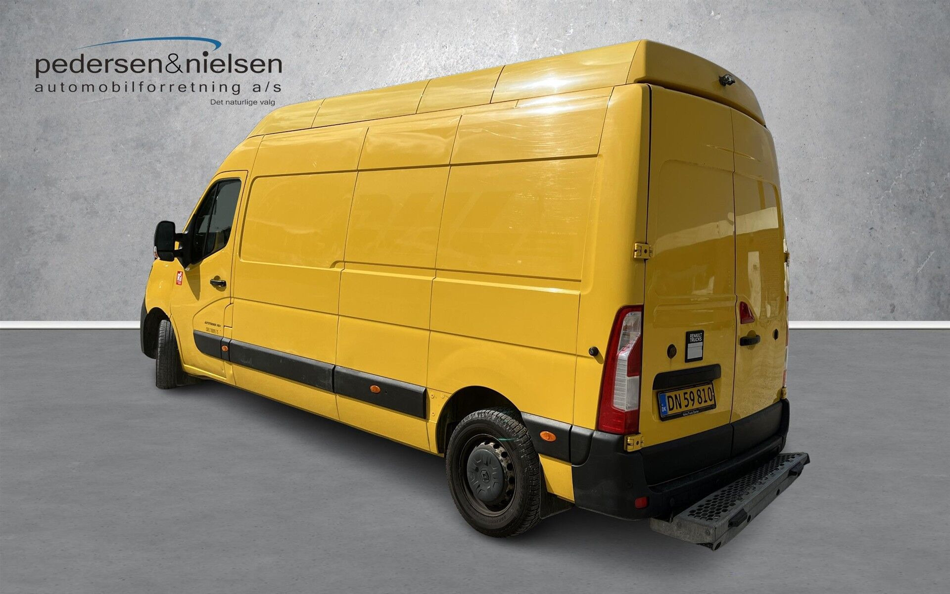 Gul Renault Master fra 2022