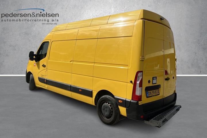 Gul Renault Master fra 2022