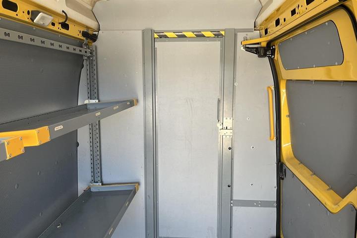 Gul Renault Master fra 2022