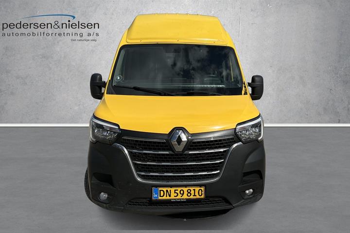 Gul Renault Master fra 2022