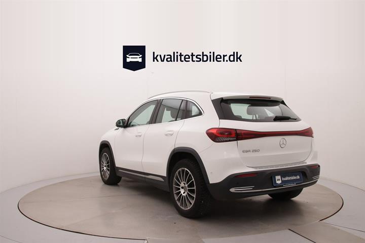 Hvid Mercedes EQA 250 fra 2022