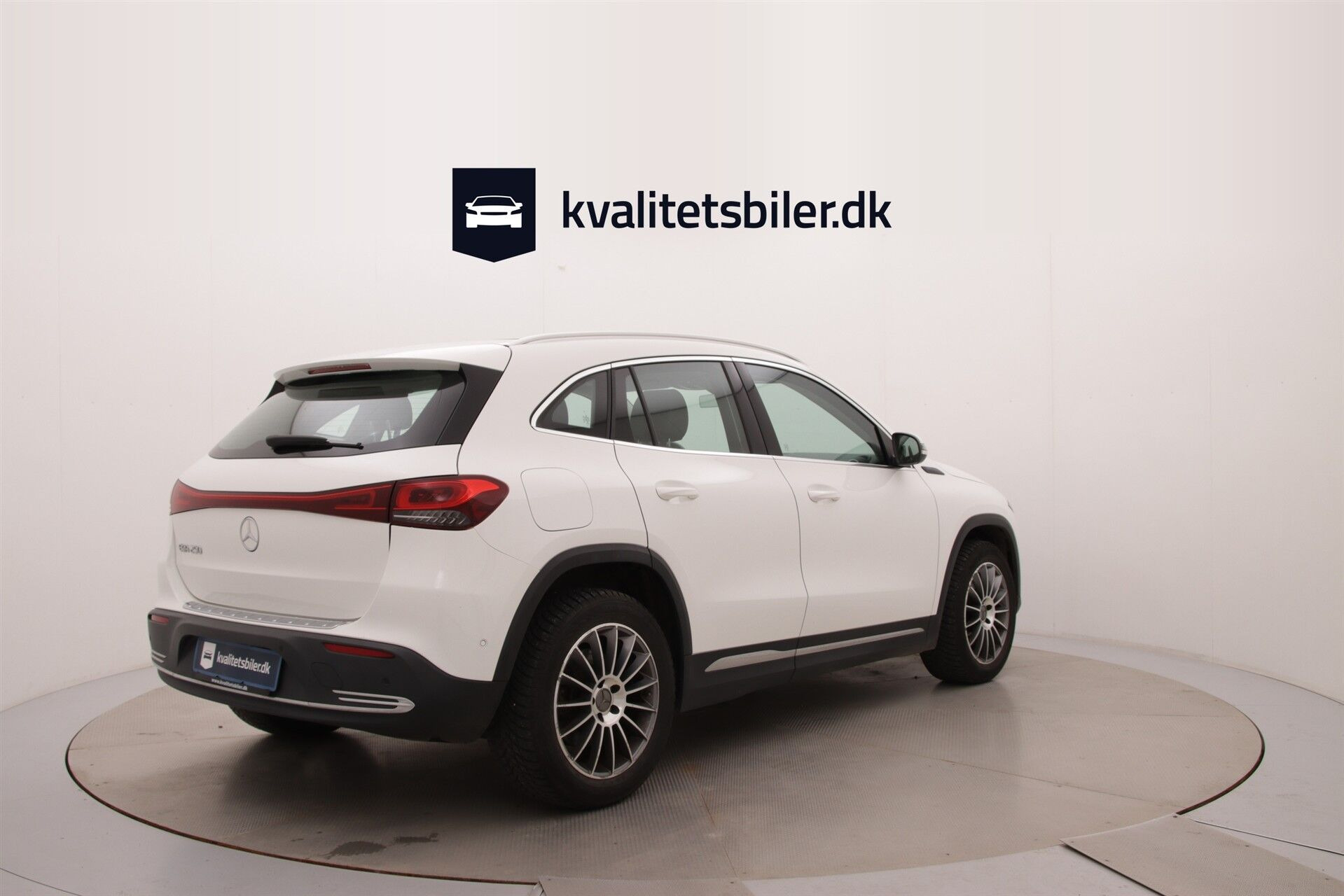 Hvid Mercedes EQA 250 fra 2022