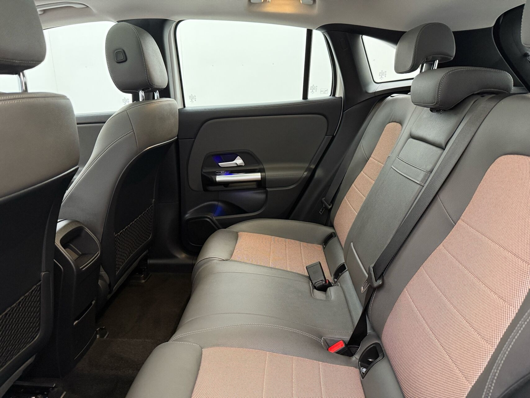 Hvid Mercedes EQA 250 fra 2022