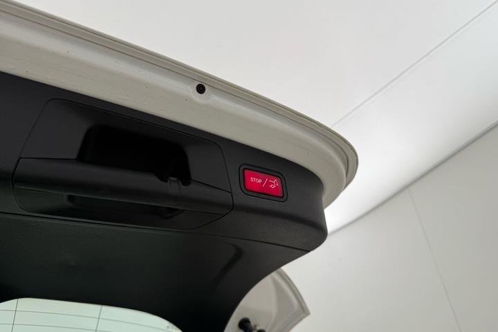 Hvid Mercedes EQA 250 fra 2022